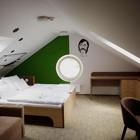 Hotel Zamek Berchtold Strančice Exteriör bild