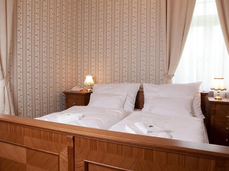 Hotel Zamek Berchtold Strančice Exteriör bild