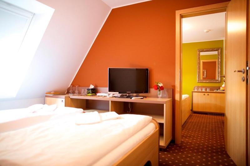 Hotel Zamek Berchtold Strančice Exteriör bild