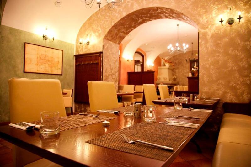 Hotel Zamek Berchtold Strančice Exteriör bild