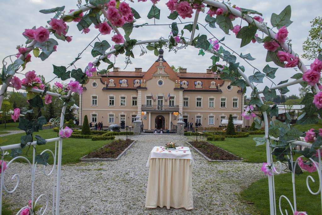 Hotel Zamek Berchtold Strančice Exteriör bild