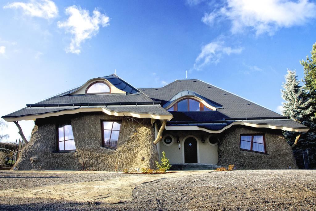 Hotel Zamek Berchtold Strančice Exteriör bild
