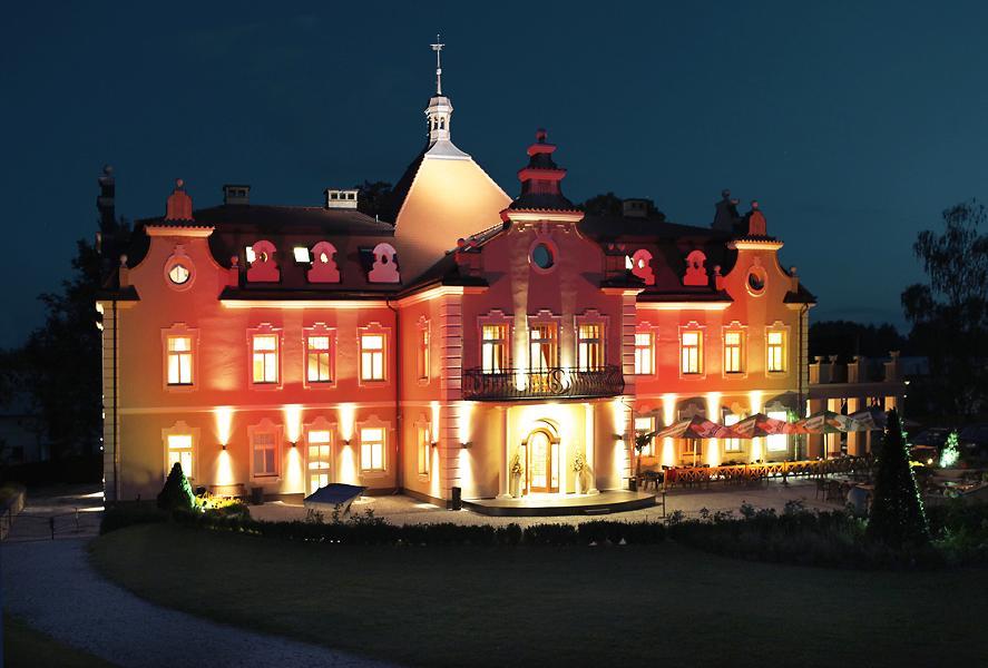 Hotel Zamek Berchtold Strančice Exteriör bild