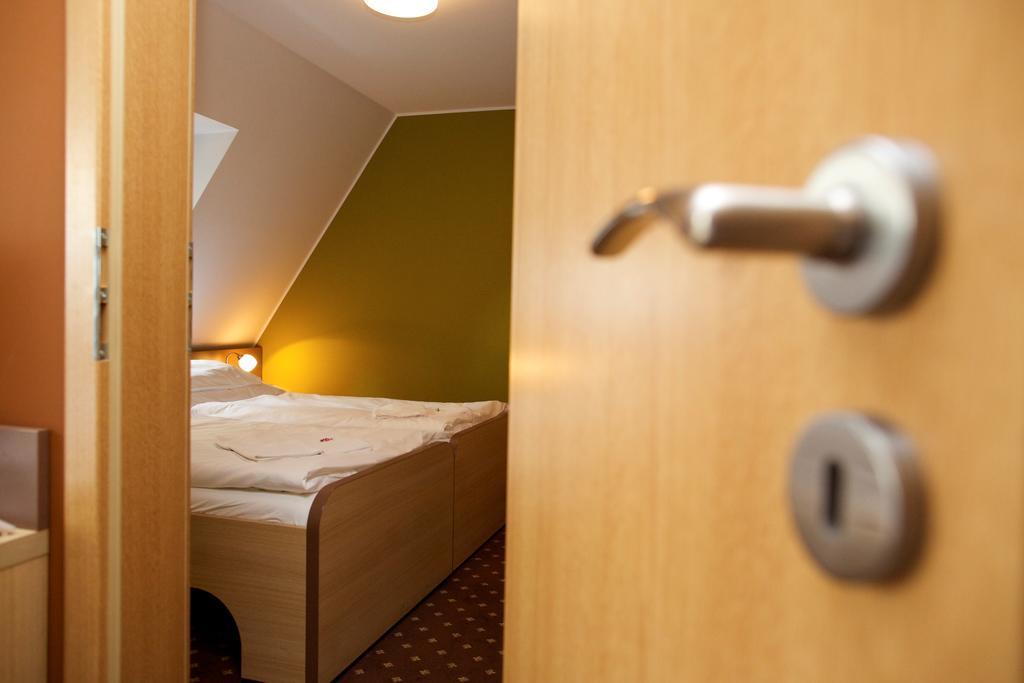 Hotel Zamek Berchtold Strančice Exteriör bild
