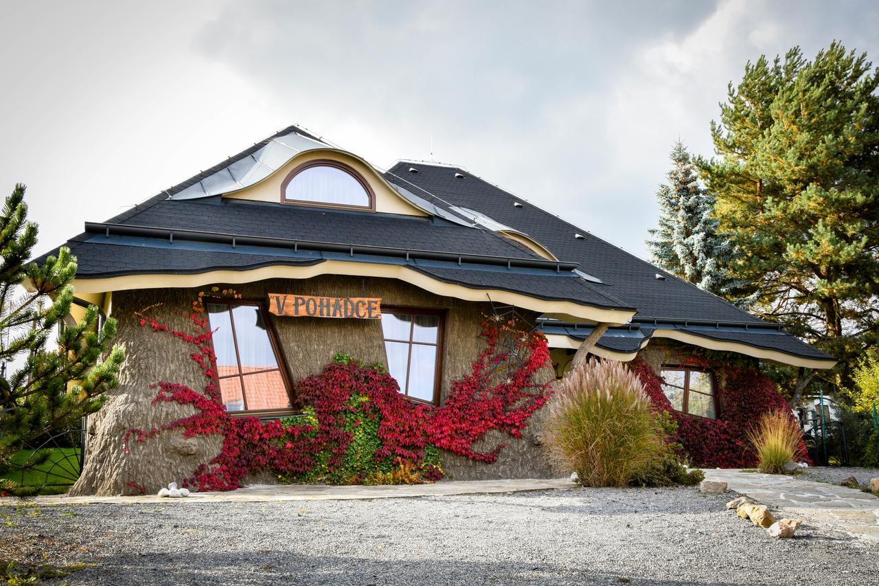 Hotel Zamek Berchtold Strančice Exteriör bild