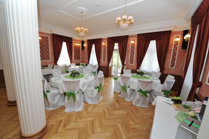 Hotel Zamek Berchtold Strančice Exteriör bild