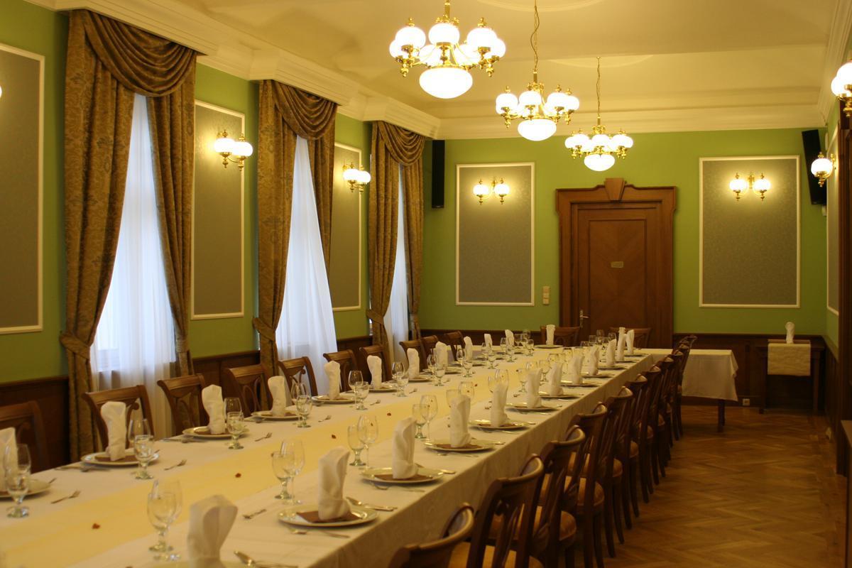 Hotel Zamek Berchtold Strančice Exteriör bild
