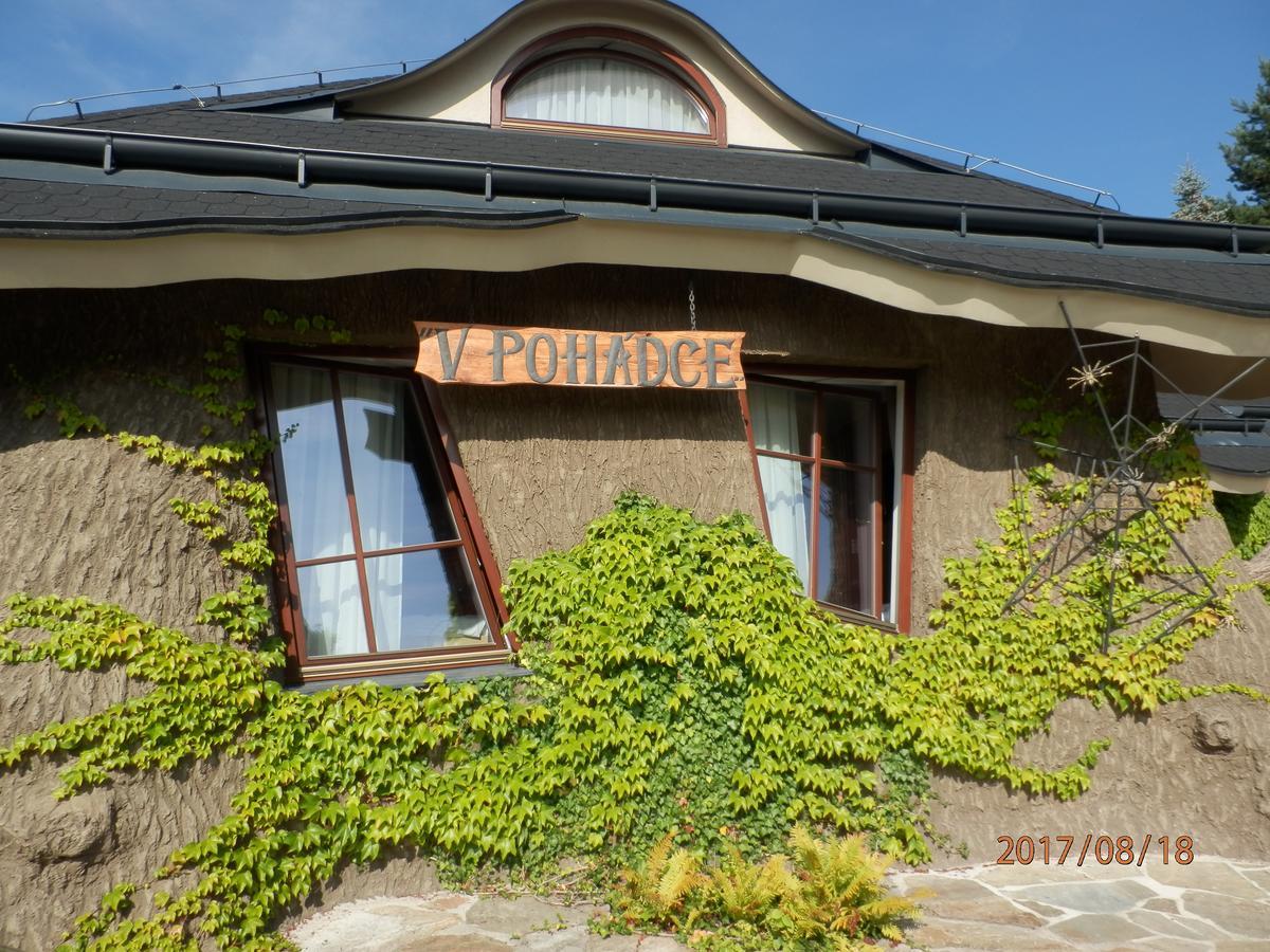Hotel Zamek Berchtold Strančice Exteriör bild