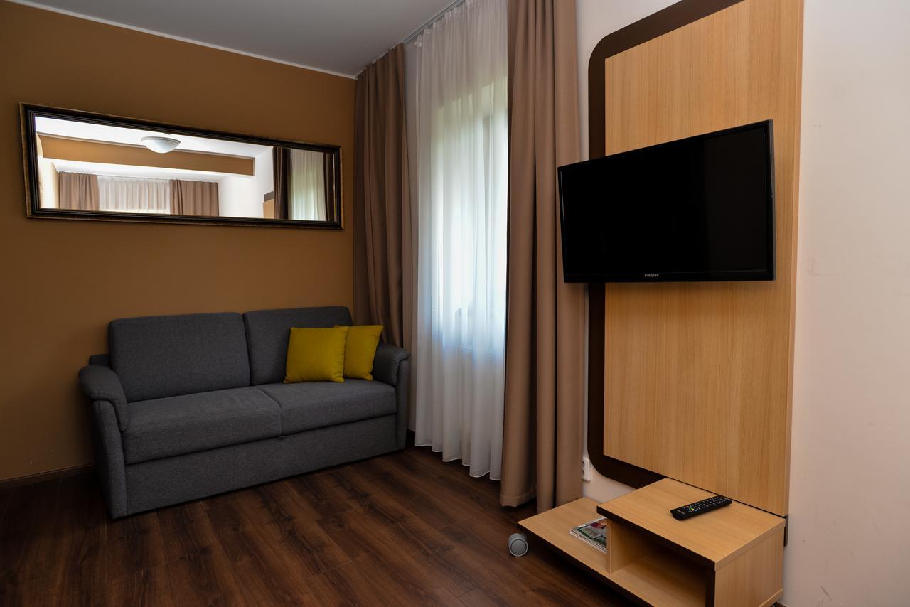 Hotel Zamek Berchtold Strančice Exteriör bild